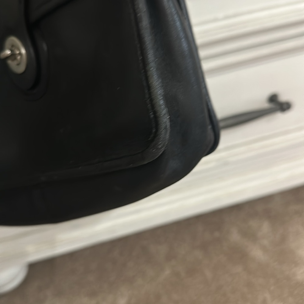 Coach Willis black bag. Lovely bag. Well taken care of. Stored in tote. - Picture 6 of 7